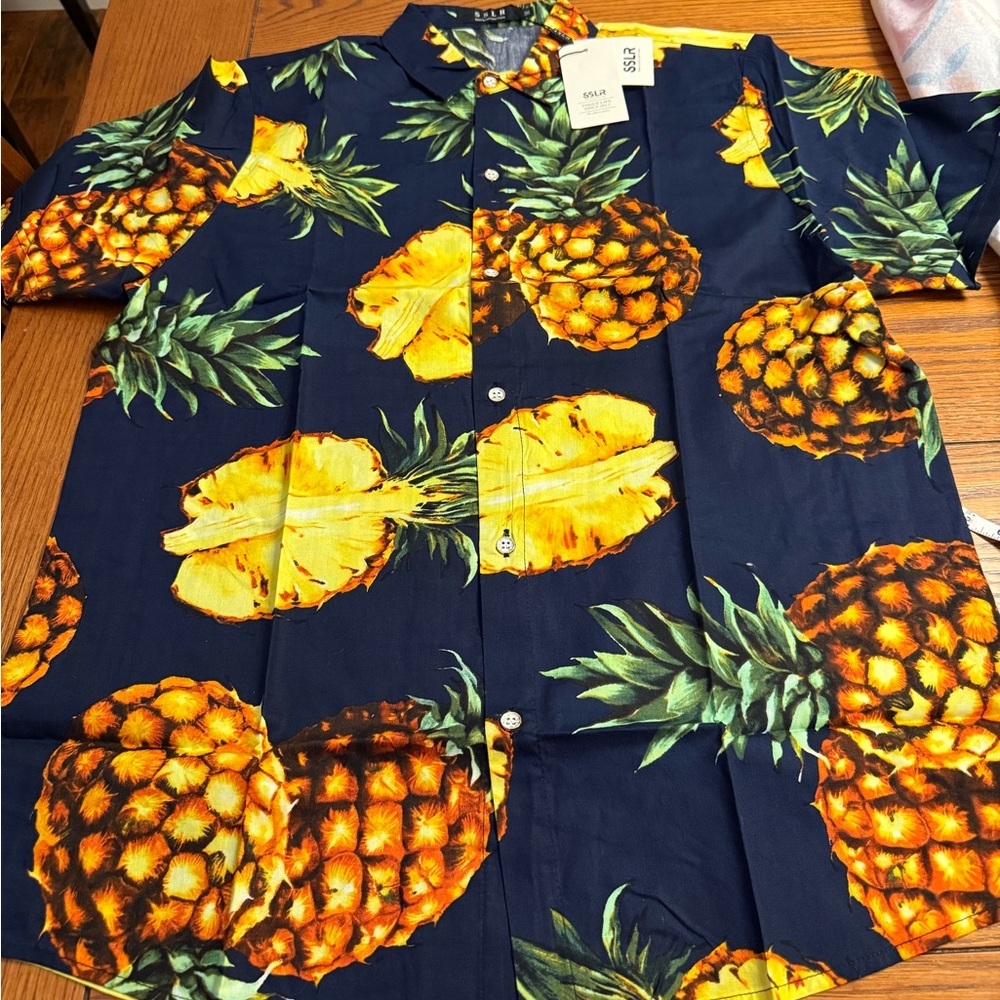Men's Hawaiian Shirt | Short Sleeve | Size M | Pineapples | Vacation | Cruise
